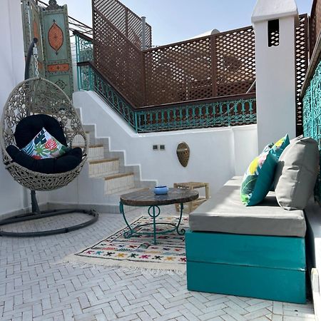 Riad Amazing Amazigh Avec Jacuzzi Petit Dejeuner Compris Avec Aussi Chambres Familiales Pres De La Place Jemaa El Fna Marrákes Kültér fotó