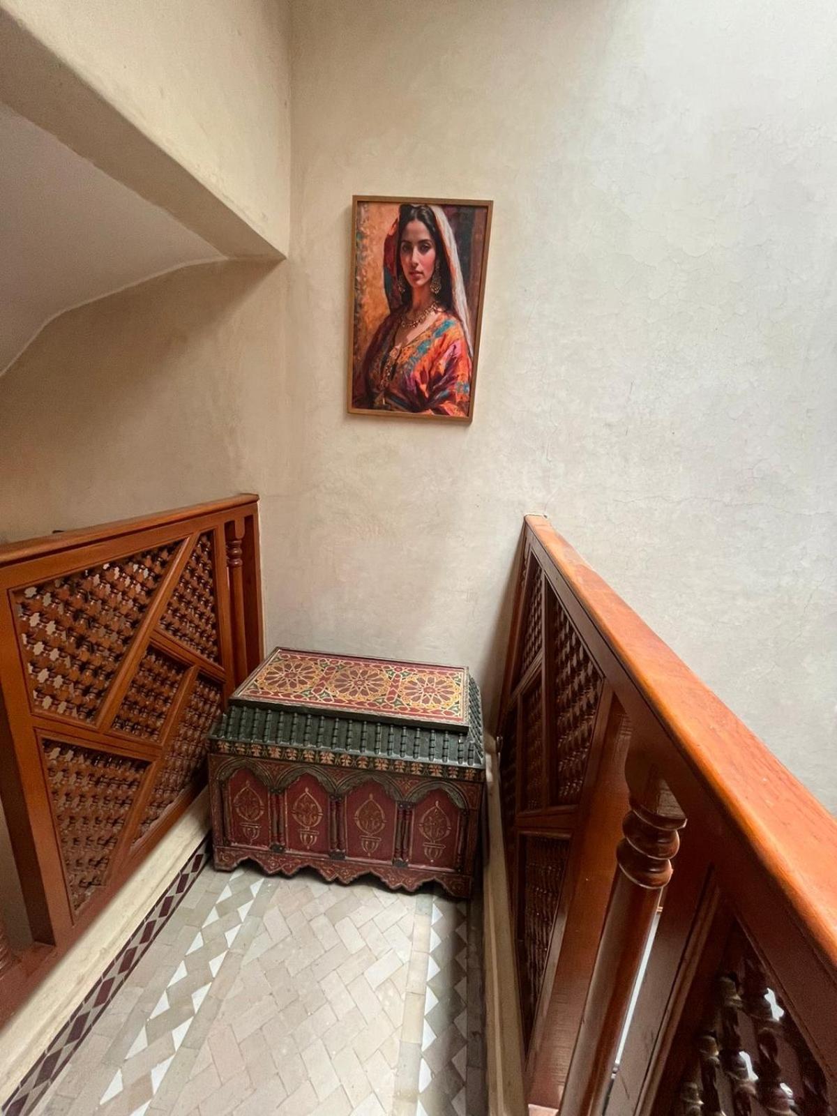 Riad Amazing Amazigh Avec Jacuzzi Petit Dejeuner Compris Avec Aussi Chambres Familiales Pres De La Place Jemaa El Fna Marrákes Kültér fotó