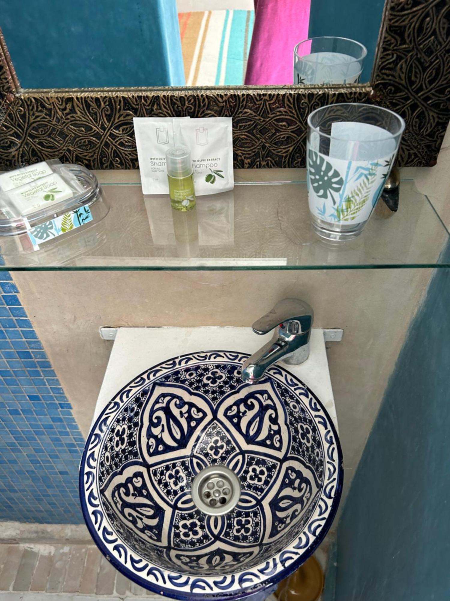 Riad Amazing Amazigh Avec Jacuzzi Petit Dejeuner Compris Avec Aussi Chambres Familiales Pres De La Place Jemaa El Fna Marrákes Kültér fotó