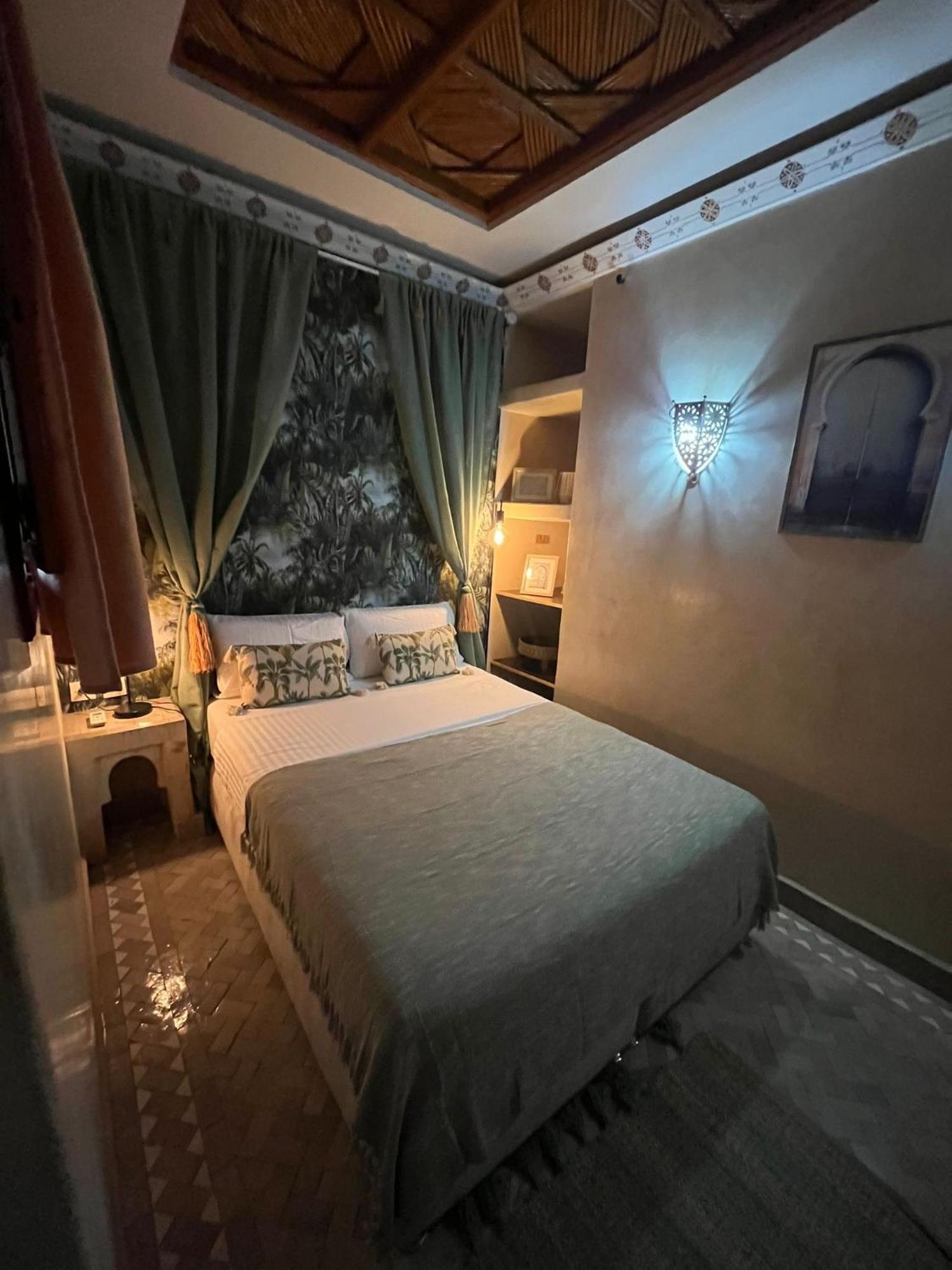Riad Amazing Amazigh Avec Jacuzzi Petit Dejeuner Compris Avec Aussi Chambres Familiales Pres De La Place Jemaa El Fna Marrákes Kültér fotó