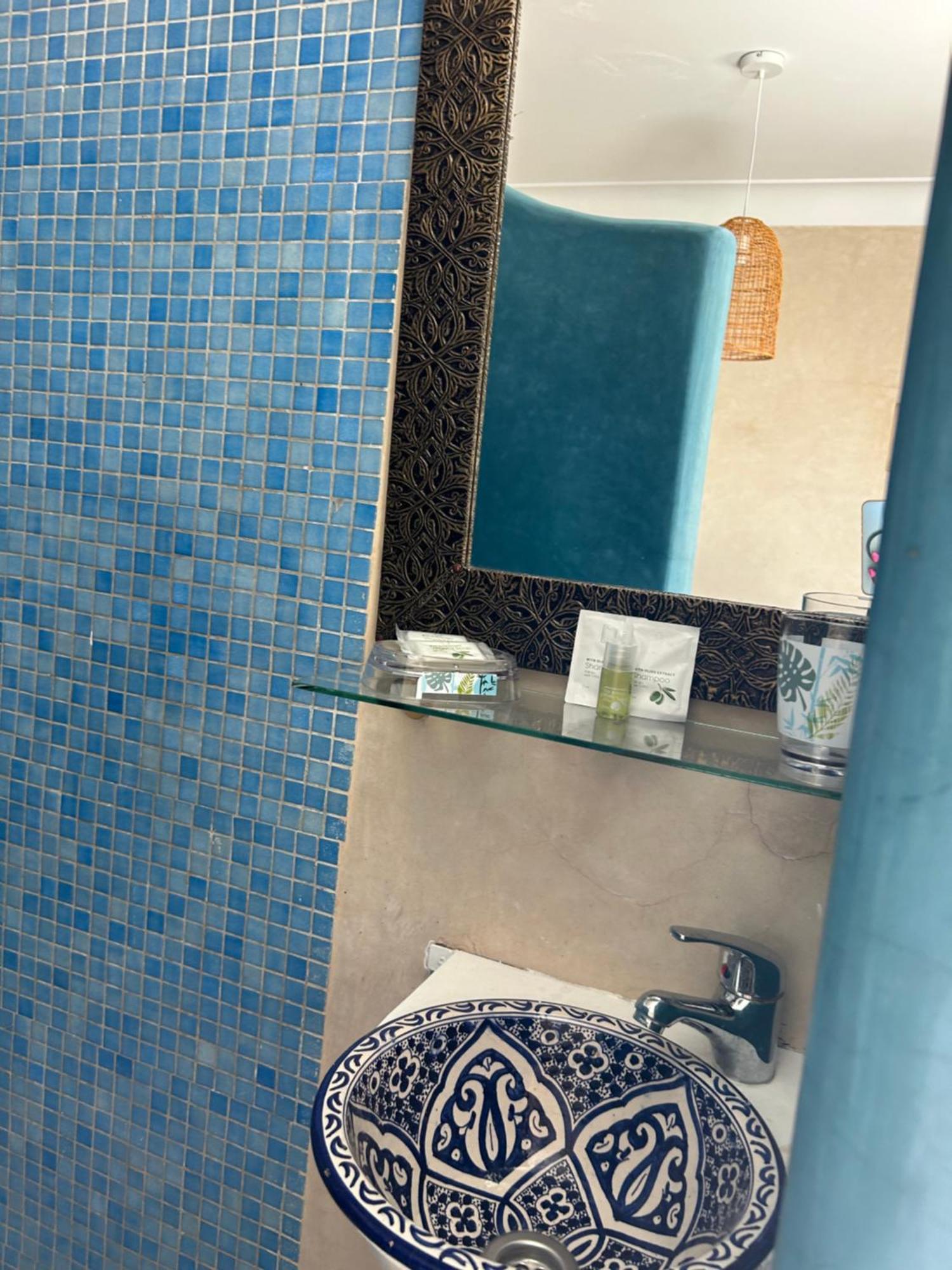 Riad Amazing Amazigh Avec Jacuzzi Petit Dejeuner Compris Avec Aussi Chambres Familiales Pres De La Place Jemaa El Fna Marrákes Kültér fotó