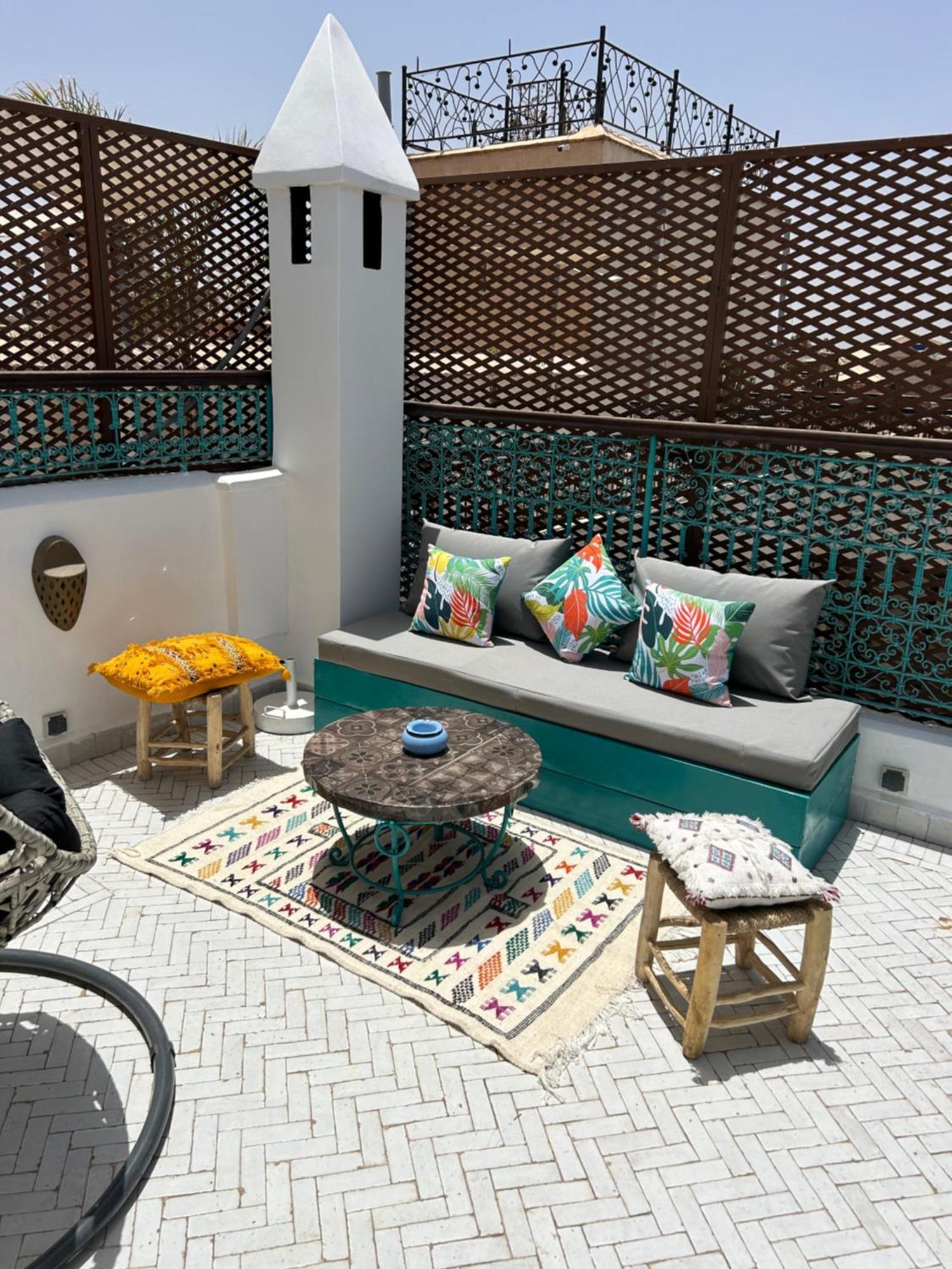 Riad Amazing Amazigh Avec Jacuzzi Petit Dejeuner Compris Avec Aussi Chambres Familiales Pres De La Place Jemaa El Fna Marrákes Kültér fotó