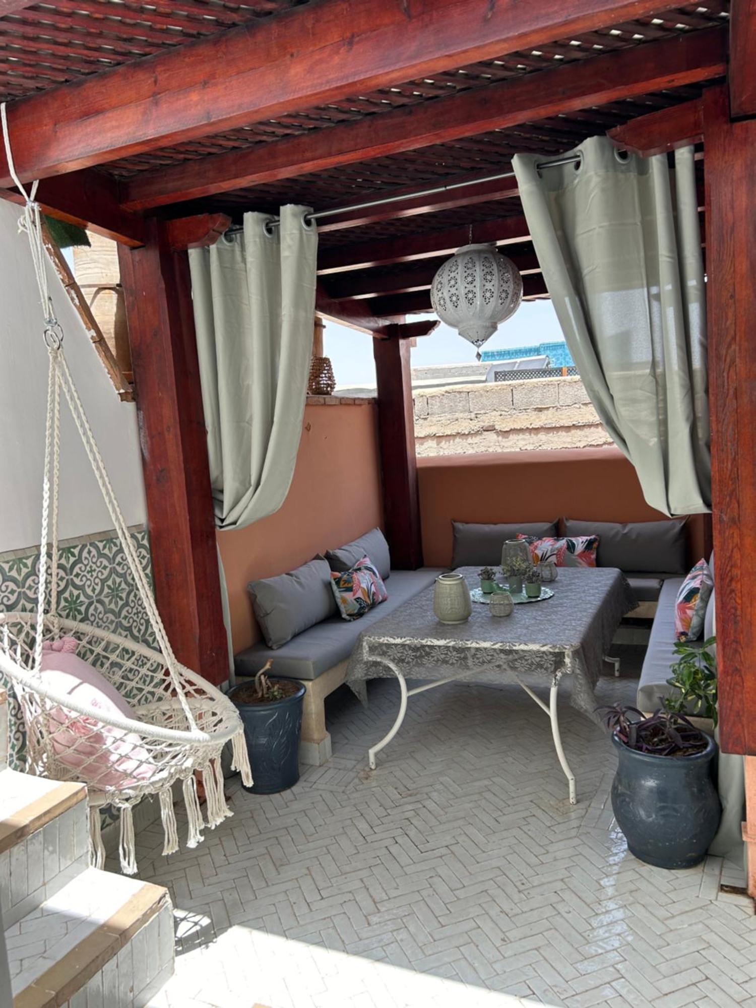 Riad Amazing Amazigh Avec Jacuzzi Petit Dejeuner Compris Avec Aussi Chambres Familiales Pres De La Place Jemaa El Fna Marrákes Kültér fotó