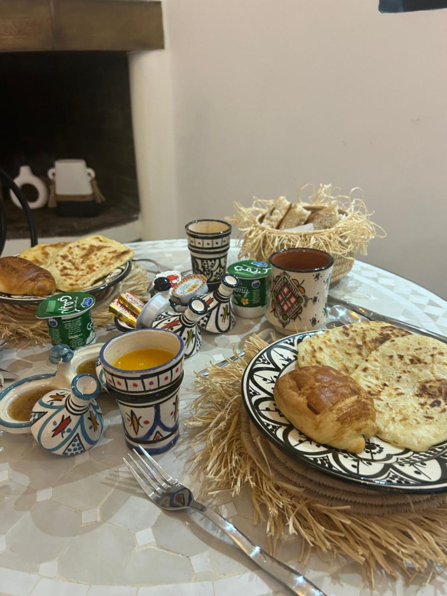 Riad Amazing Amazigh Avec Jacuzzi Petit Dejeuner Compris Avec Aussi Chambres Familiales Pres De La Place Jemaa El Fna Marrákes Kültér fotó