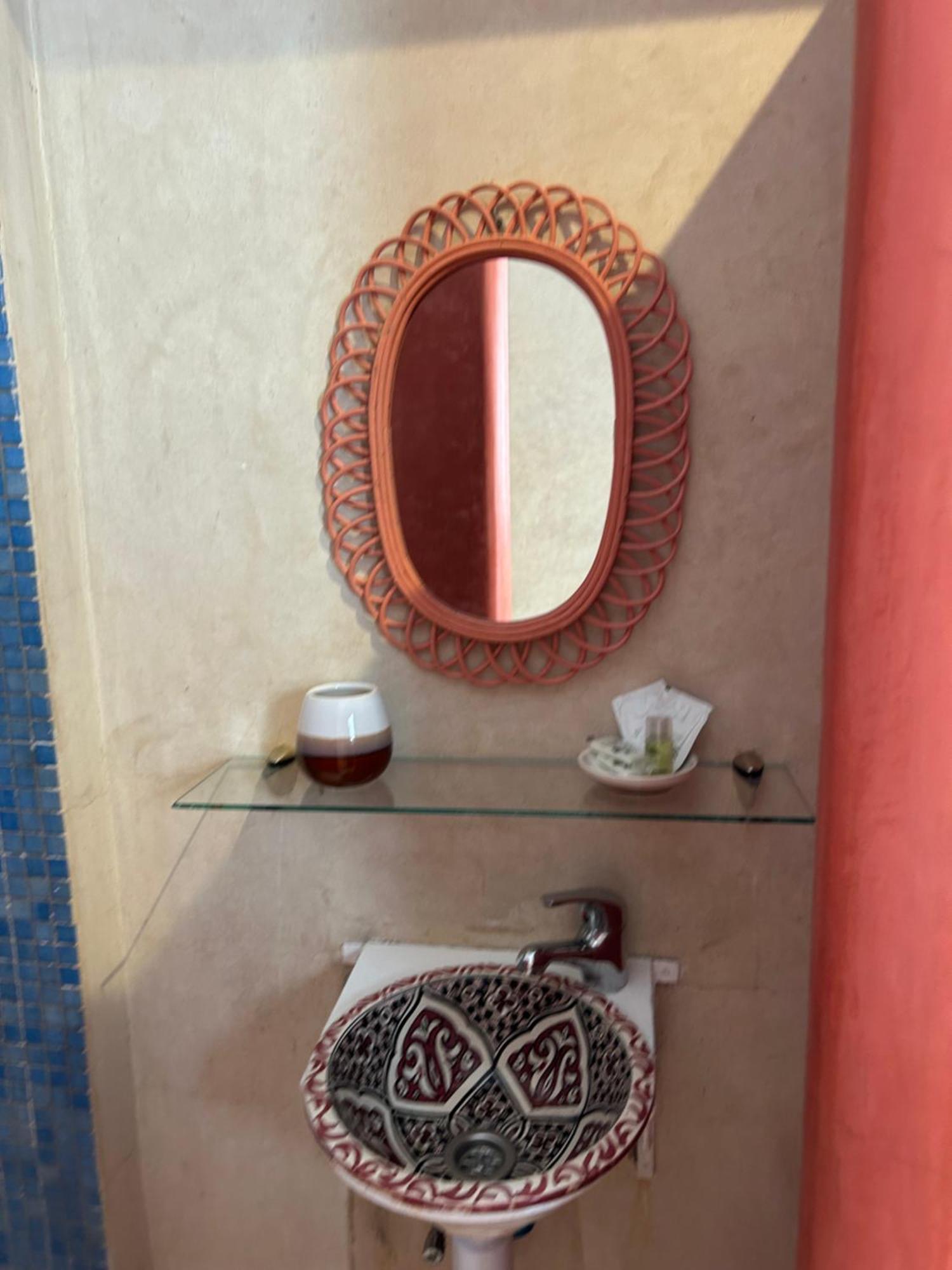Riad Amazing Amazigh Avec Jacuzzi Petit Dejeuner Compris Avec Aussi Chambres Familiales Pres De La Place Jemaa El Fna Marrákes Kültér fotó