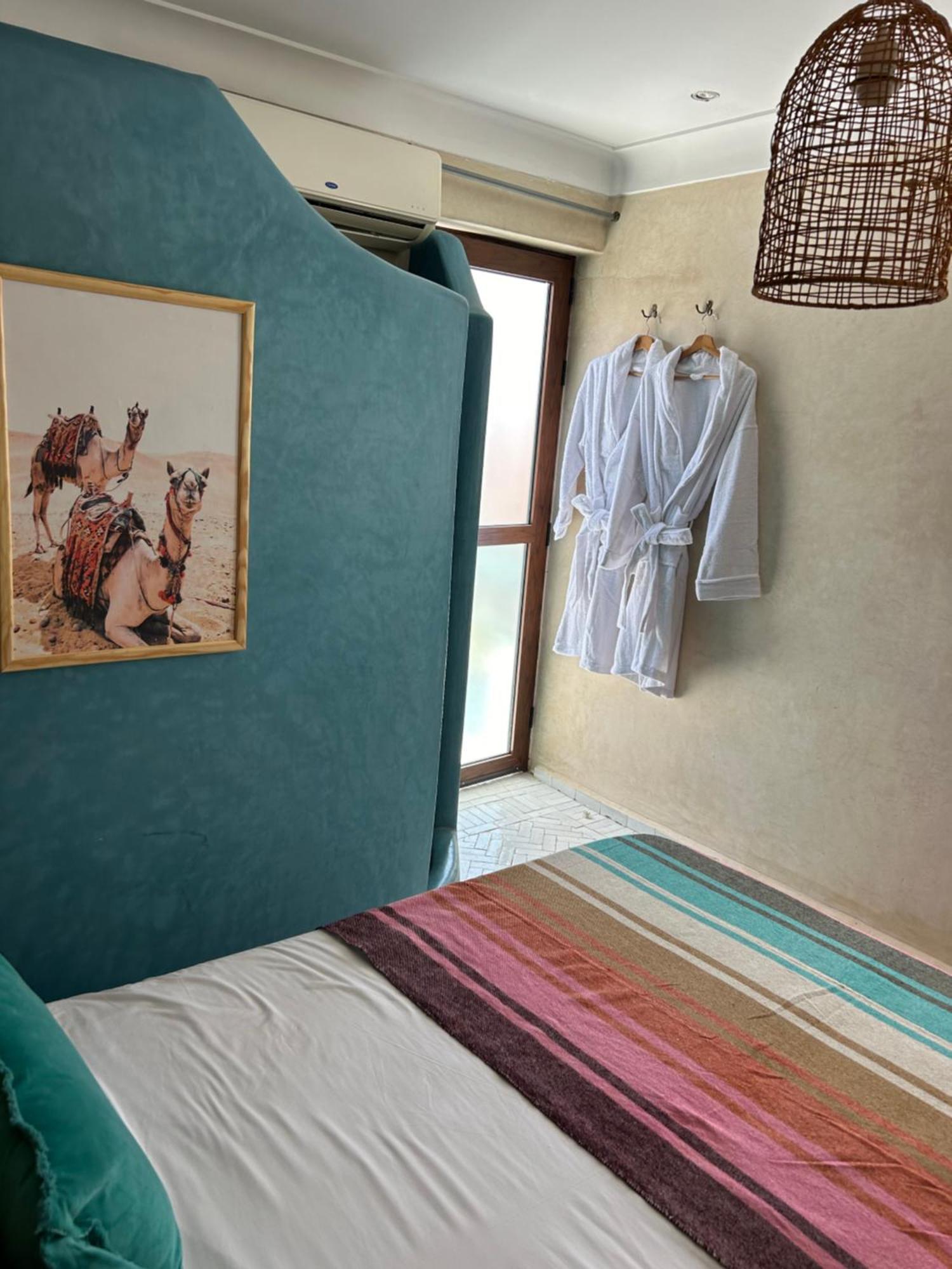 Riad Amazing Amazigh Avec Jacuzzi Petit Dejeuner Compris Avec Aussi Chambres Familiales Pres De La Place Jemaa El Fna Marrákes Kültér fotó