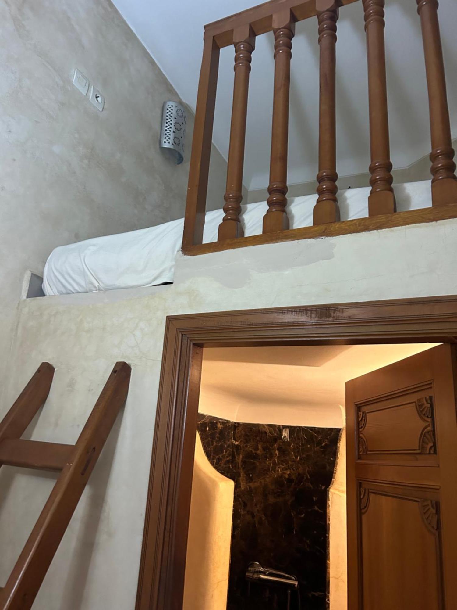 Riad Amazing Amazigh Avec Jacuzzi Petit Dejeuner Compris Avec Aussi Chambres Familiales Pres De La Place Jemaa El Fna Marrákes Kültér fotó