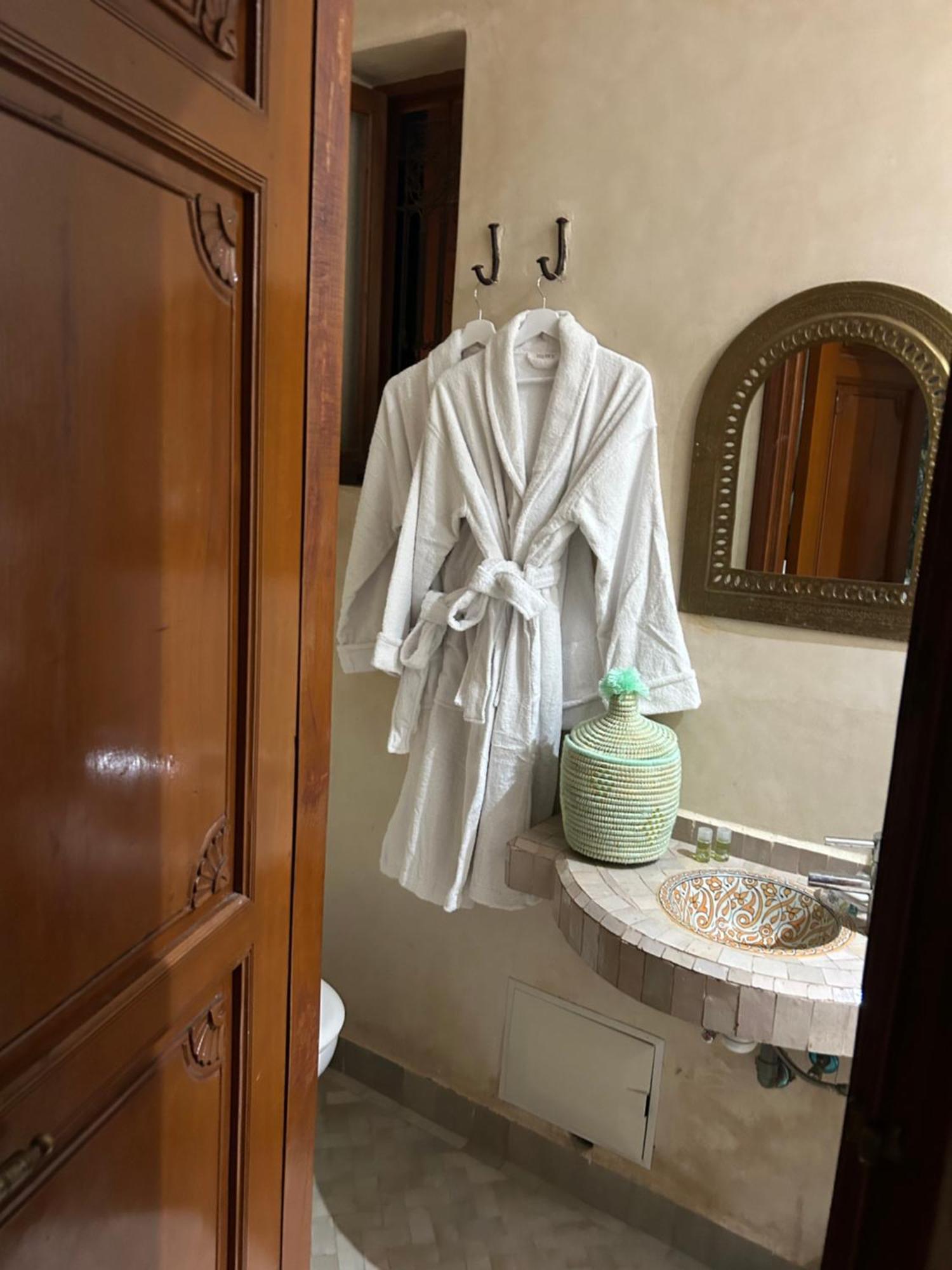 Riad Amazing Amazigh Avec Jacuzzi Petit Dejeuner Compris Avec Aussi Chambres Familiales Pres De La Place Jemaa El Fna Marrákes Kültér fotó