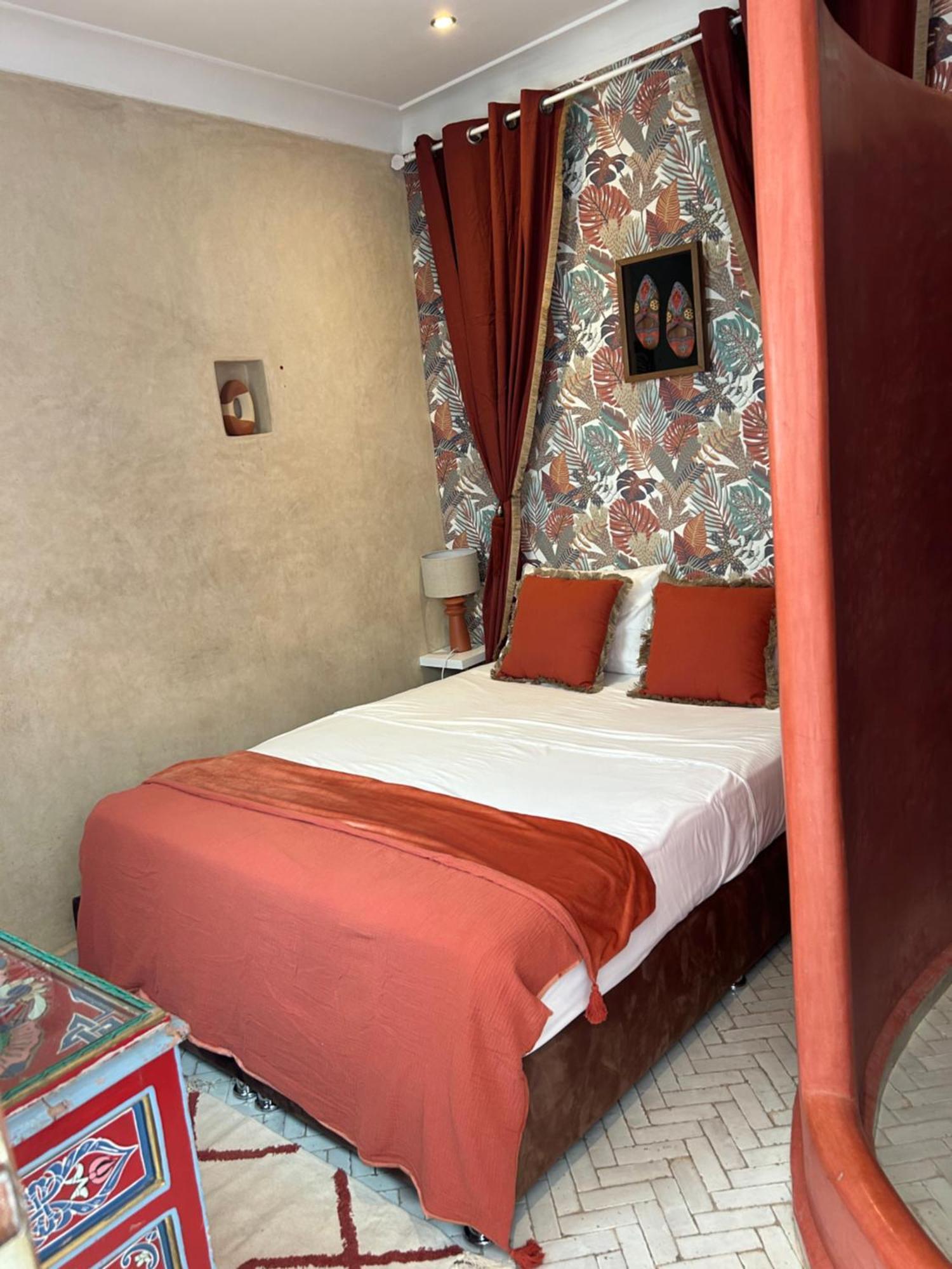 Riad Amazing Amazigh Avec Jacuzzi Petit Dejeuner Compris Avec Aussi Chambres Familiales Pres De La Place Jemaa El Fna Marrákes Kültér fotó