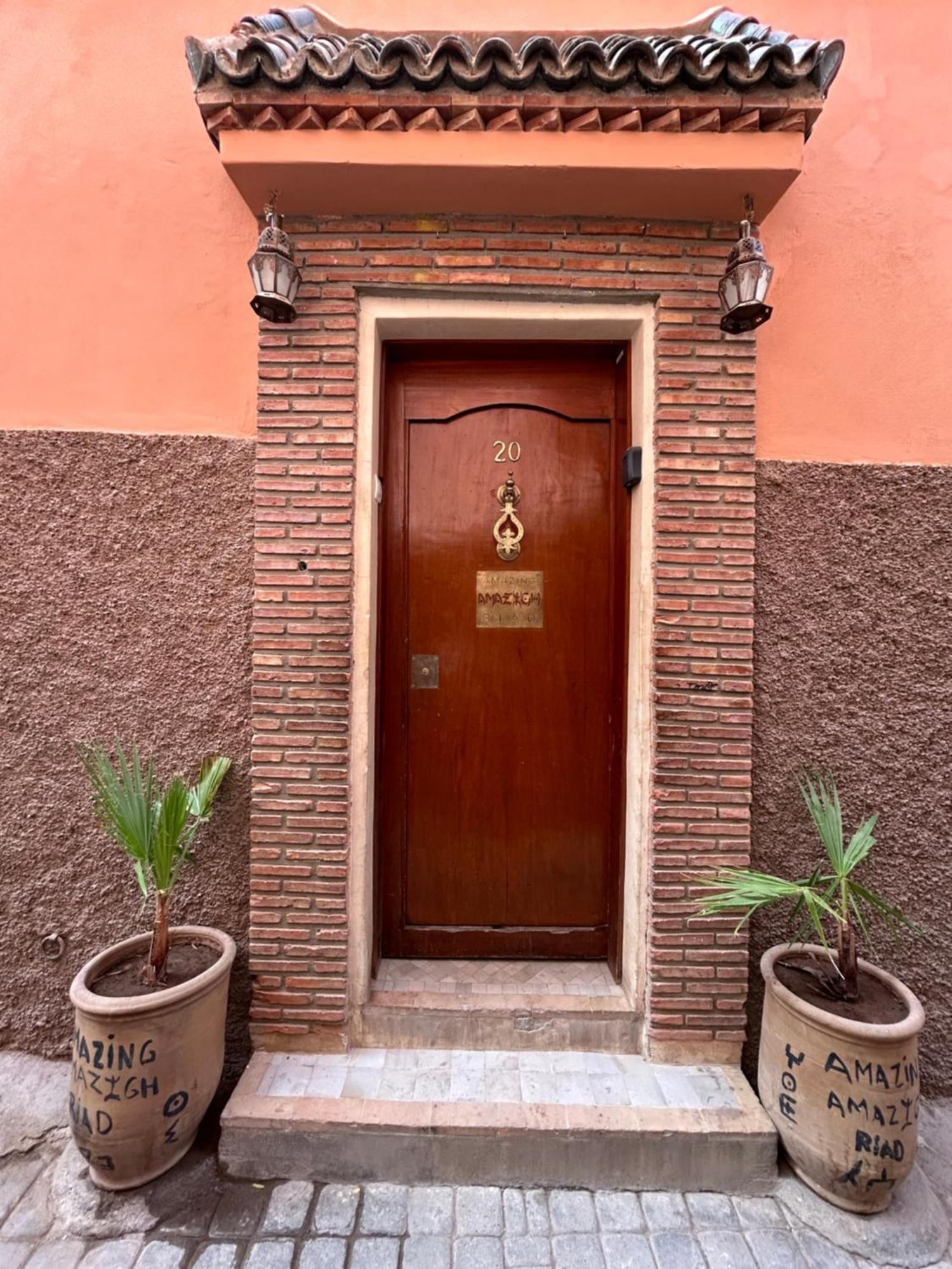 Riad Amazing Amazigh Avec Jacuzzi Petit Dejeuner Compris Avec Aussi Chambres Familiales Pres De La Place Jemaa El Fna Marrákes Kültér fotó