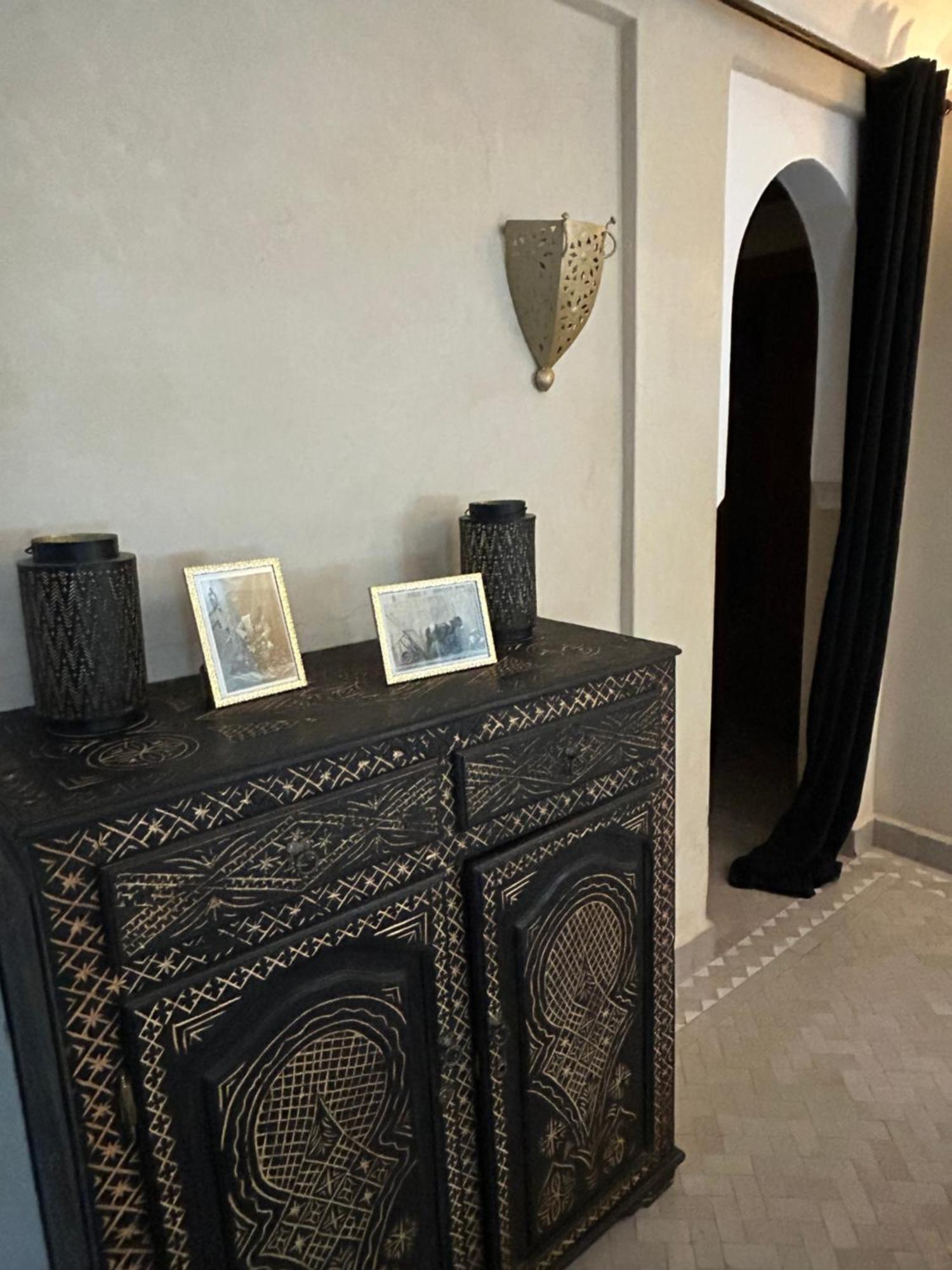 Riad Amazing Amazigh Avec Jacuzzi Petit Dejeuner Compris Avec Aussi Chambres Familiales Pres De La Place Jemaa El Fna Marrákes Kültér fotó