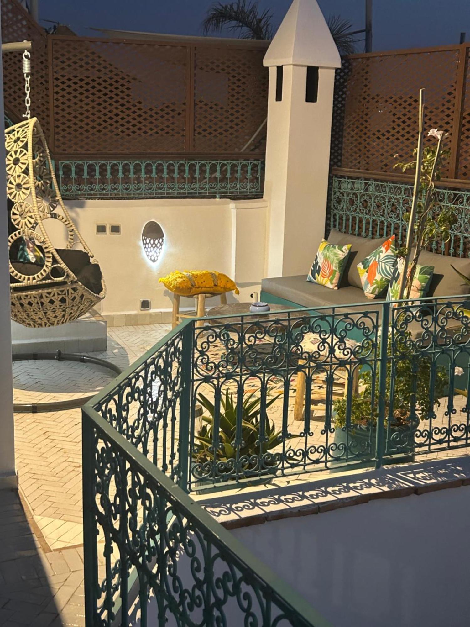 Riad Amazing Amazigh Avec Jacuzzi Petit Dejeuner Compris Avec Aussi Chambres Familiales Pres De La Place Jemaa El Fna Marrákes Kültér fotó