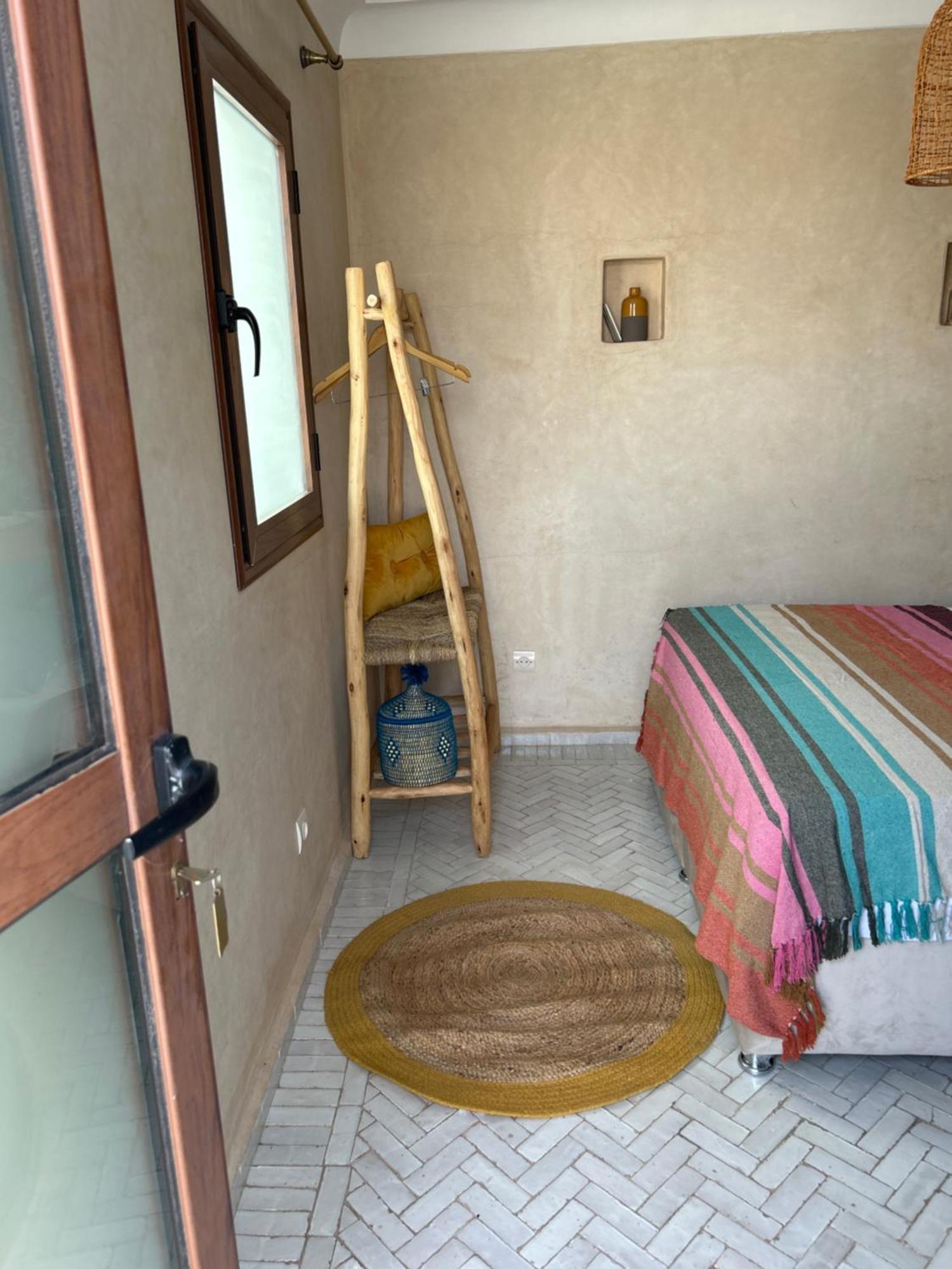 Riad Amazing Amazigh Avec Jacuzzi Petit Dejeuner Compris Avec Aussi Chambres Familiales Pres De La Place Jemaa El Fna Marrákes Kültér fotó