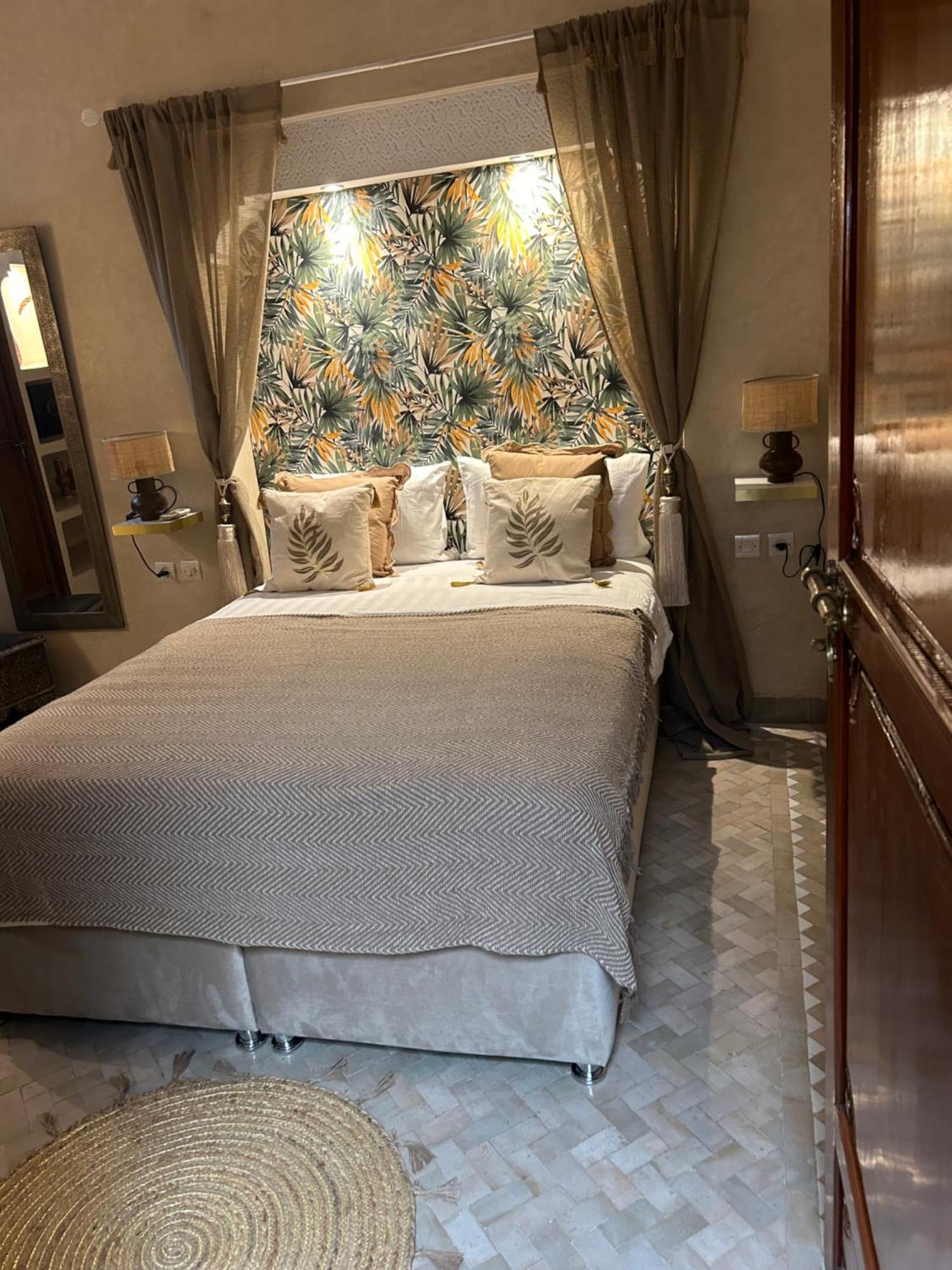 Riad Amazing Amazigh Avec Jacuzzi Petit Dejeuner Compris Avec Aussi Chambres Familiales Pres De La Place Jemaa El Fna Marrákes Kültér fotó